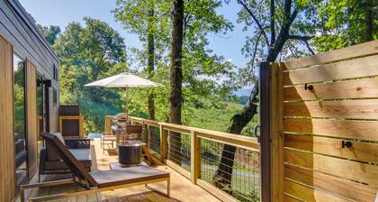 Upscale + Modern Tiny Cabin on Cane River!