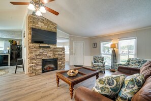 House (3 Bedrooms) | Interior - Sunny Bolivia Home w/ Spacious Yard! (St. James)