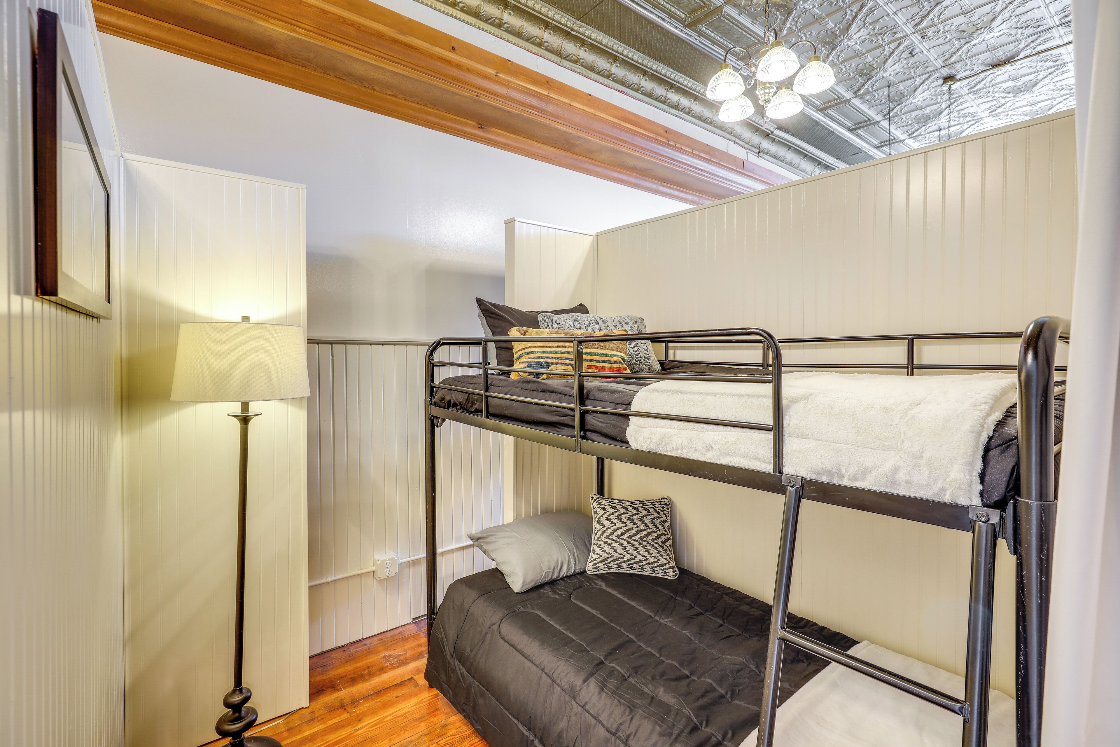 المنشأة من الداخل