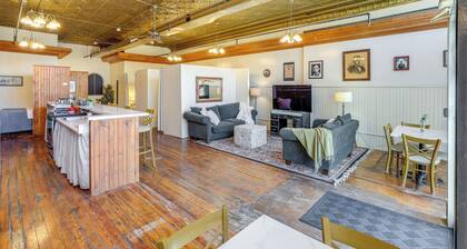 Cozy Abode in Historic Yankton - Heart of the City