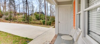 Charming Seneca Home - 3 Mi to Memorial Stadium!