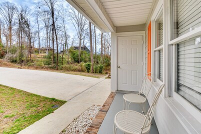 Charming Seneca Home - 3 Mi to Memorial Stadium!