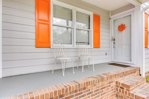 A porch with two white chairs, a white door with a paw print, and orange shutters. - Clemson Weekends 3 Mi From Memorial Stadium (Seneca)