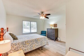 Apartment (4 Bedrooms) | Interior - Charming Seneca Home - 3 Mi to Memorial Stadium! (Seneca)
