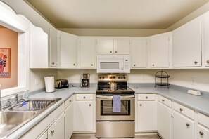 Apartment (4 Bedrooms) | Interior - Charming Seneca Home - 3 Mi to Memorial Stadium! (Seneca)