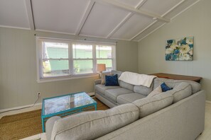 Interior - Oak Island Vacation Rental - 2 Blocks to Beach! (Oak Island)