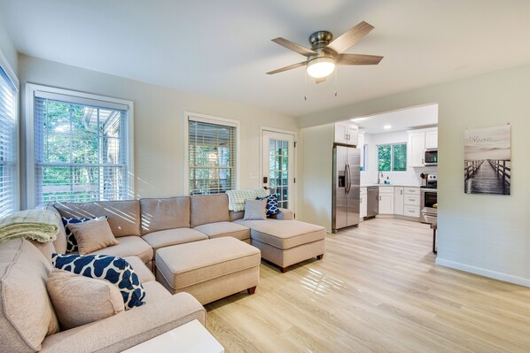 House (4 Bedrooms) | Interior - Lake Hartwell Retreat w/ 2-tier Dock & Boat Slip! (Seneca)