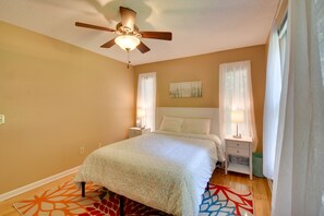 3 svefnherbergi, vinnuaðstaða fyrir fartölvur, straujárn/strauborð