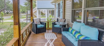 Dog-friendly Oak Island Rental - 1 Mi to Beach!