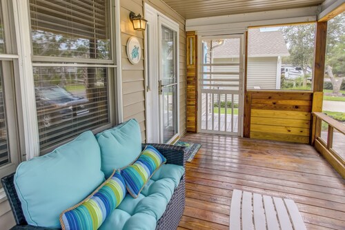 Dog-friendly Oak Island Rental - 1 Mi to Beach!