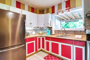 Cottage (2 Bedrooms) | Interior - Deck, Fire Pit & Grill: Port Isabel Home! (Port Isabel)