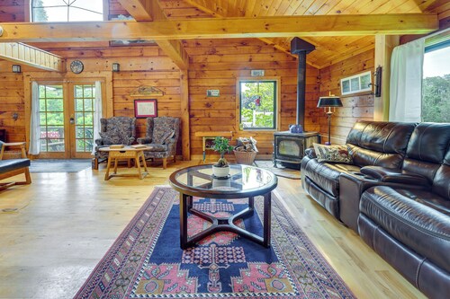 Pet-friendly Jamestown Cabin w/ Fire Pit and Deck!