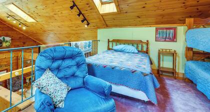 Pet-friendly Jamestown Cabin w/ Fire Pit and Deck!