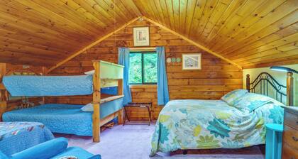 Pet-friendly Jamestown Cabin w/ Fire Pit and Deck!