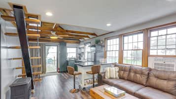 Cottage (2 Bedrooms) | Front of property