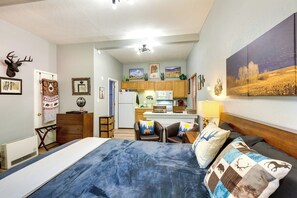 Apartment (0 Bedroom) | Interior - Angel Fire Studio w/ Fireplace, Walk to Resort! (Angel Fire)