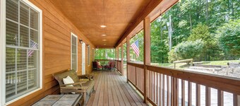 Cozy Tennessee Lake House w/ Grill & Fire Pit!