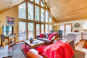 Room - Peaceful Cabin Retreat: 3 Mi to Angel Fire Resort! (Angel Fire)
