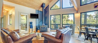 時尚的天使之火小屋，附甲板 - 距滑雪山2英里