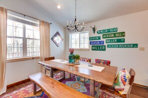 Dining - Cozy Angel Fire Vacation Rental: 4 Mi to Resort! (Angel Fire)