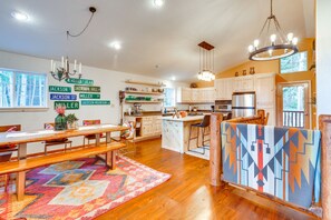 Dining - Cozy Angel Fire Vacation Rental: 4 Mi to Resort! (Angel Fire)