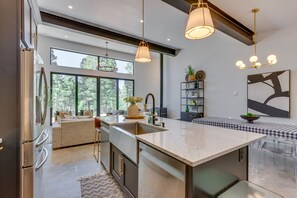 Microwave, oven, stovetop, dishwasher - Chic New Mexico Getaway w/ Hot Tub & Fire Pit! (Angel Fire)