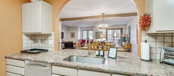 Half Mi to Angel Fire Resort: Townhome w/ Grill!