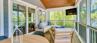 Fire Pit & Grill: Riverfront Home in Arkansas!