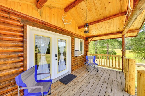 Cozy Farm Cabin - 9 Mi to Trout Creek!