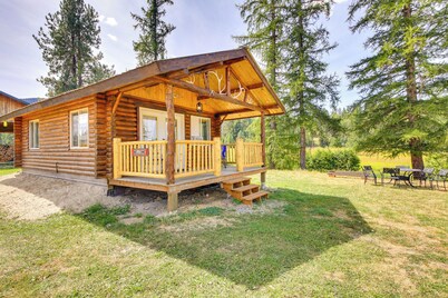 Cozy Farm Cabin - 9 Mi to Trout Creek!