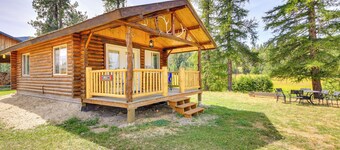 Cozy Farm Cabin - 9 Mi to Trout Creek!