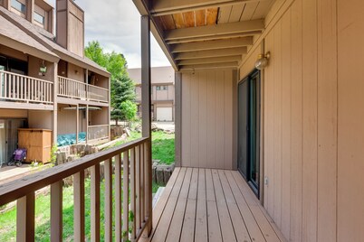 Chic Angel Fire Condo: Walk to Ski Resort!
