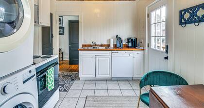 Charming Abode ~ 2 Mi to Mississippi State Campus!
