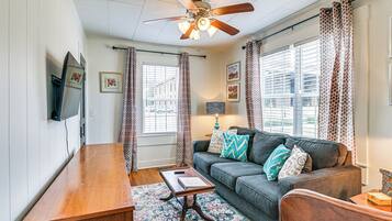 Apartment (2 Bedrooms) | Front of property