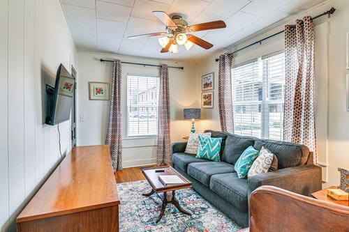 Charming Abode ~ 2 Mi to Mississippi State Campus!