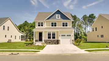 House (4 Bedrooms) | Front of property