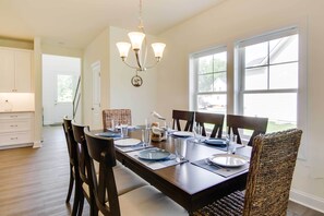 House (4 Bedrooms) | Interior