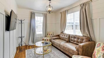 Apartment (2 Bedrooms) | Front of property