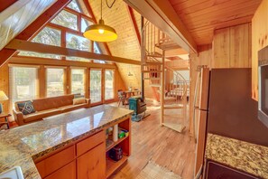 Maison (3 Bedrooms) | Cuisine privée | Micro-ondes, four, plaque de cuisson, blender