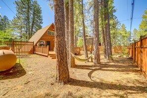 Property grounds - Pet-friendly Arizona Cabin - Fire Pit, Near Skiing (Munds Park)