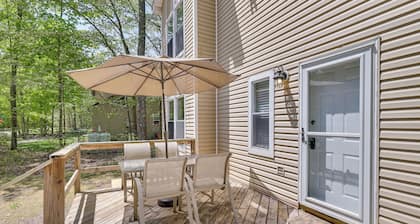 Fire Pit, Kayak & Gas Grill: Pocono Lake Home!