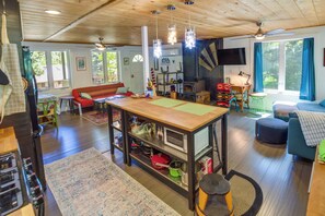 House (2 Bedrooms) | Interior