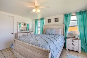 House (2 Bedrooms) | 2 bedrooms, laptop workspace, bed sheets