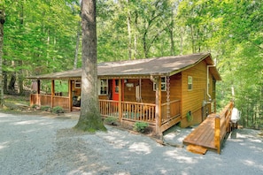 Apartment (2 Bedrooms) | Interior - Secluded Murphy Vacation Rental w/ Private Hot Tub (Murphy)