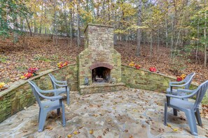 House (2 Bedrooms) | Interior - Quiet Murphy Hideaway w/ Decks & Outdoor Fireplace (Murphy)
