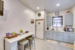 Apartment (1 Bedroom) | Interior - < 2 Mi to Downtown & Capitol: Harrisburg Hideaway (Harrisburg)