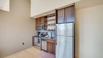 Microwave, oven, kompor, dan mesin pencuci piring