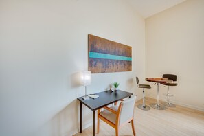 Interior - Midtown Harrisburg Studio Near Capitol Park! (Harrisburg)