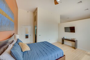 Laptop workspace, iron/ironing board, bed sheets - Midtown Harrisburg Studio Near Capitol Park! (Harrisburg)
