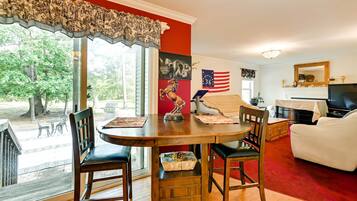 House (4 Bedrooms) | Interior